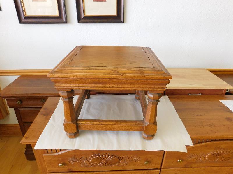 lot 9154 image: 15 T, 20 x 20 Edge to Edge.  Genuine Hardwood End Table.