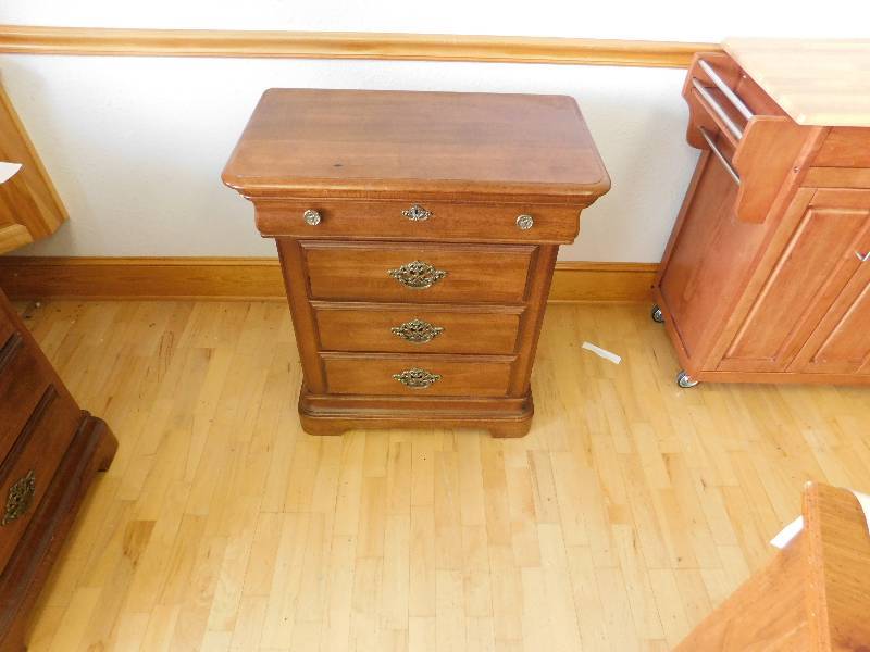 lot 9160 image: 32 T, 28 W, 16 D  Jackson Landing Stanley Felt Interior Nightstand.
