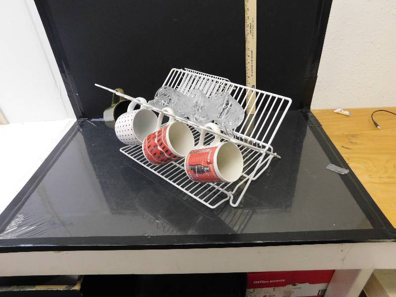 lot 9162 image: Hand Washed Dish Dryer  7 Assorted Coffee Cups.