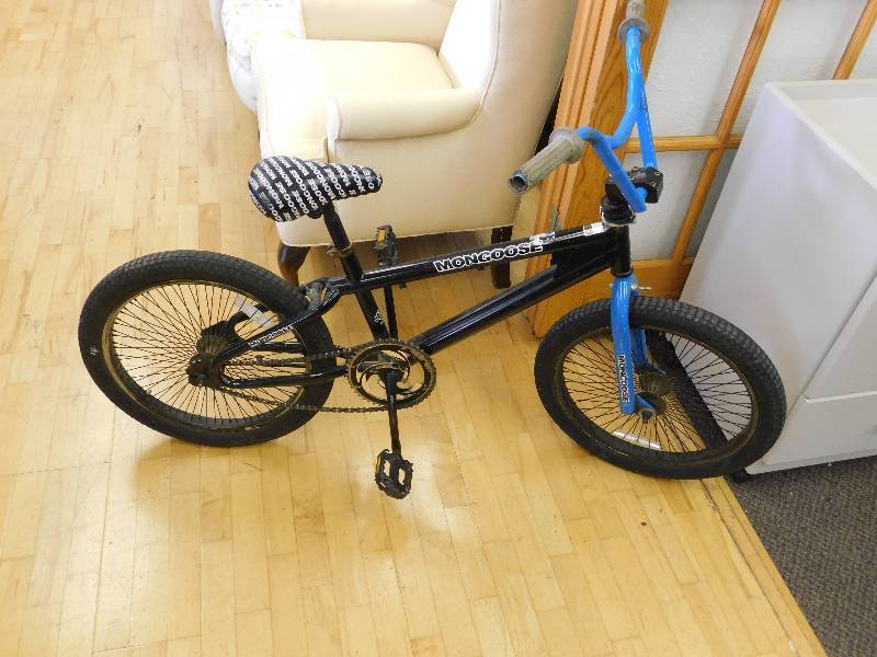 lot 9168 image: 20 Mongoose BMX Bike. Single Piece Crank.