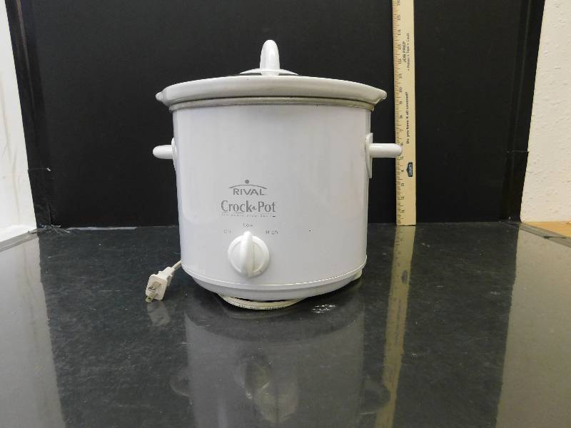 lot 9173 image: Rival Brand Removable Interior Slow Cooker.