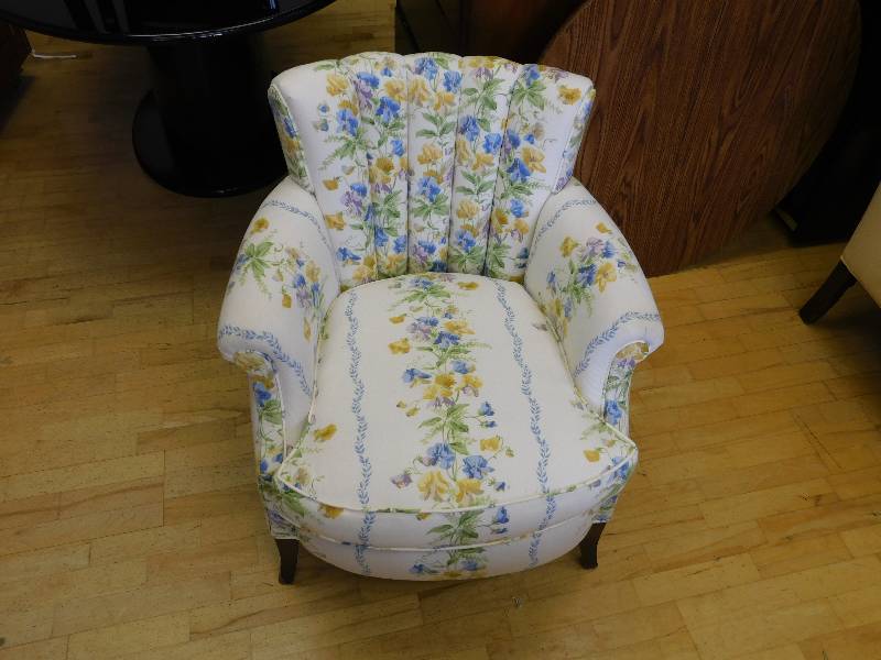 lot 9182 image: Floral Fabric Pattern Plush Armchair.