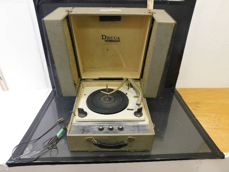 lot 9184 image: Decca Full Stereo Sheldrake II, High Fidelity 45, 78, 33, 16 Portable Vinyl Player.