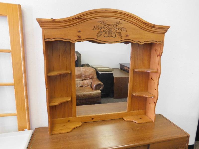 lot 9195 image: 51 T, 9.5 D. Pinewood Vanity Mirrored Top. Electric Lighted.