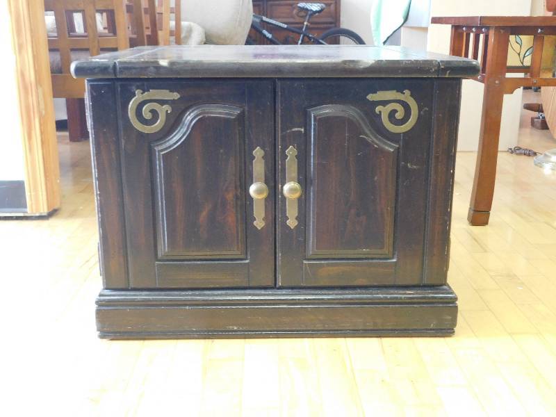 lot 9201 image: 20 T, 27 W, 27 D. Early American Dark Hardwood Cabinet Storage Cube.