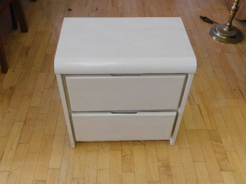 lot 9204 image: 23 T, 22 W, 14 D. Shermag Brand White Hardwood End Table.