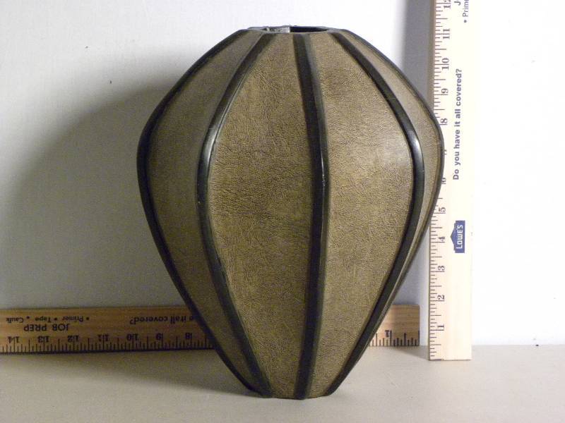 lot 6043 image: 9.5 x 11.5 Featherstone Decoration Plaster Vase