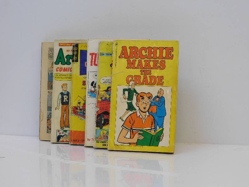 lot 9065 image: 6 Vintage Antique Archie and Walt Disney Comics Books.