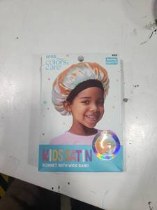 lot 2453 image: Kiss Colors And Care Kids Satin Bonnet