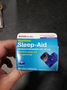 lot 2530 image: Diphenhydramine HCl  60 Mini Capsules