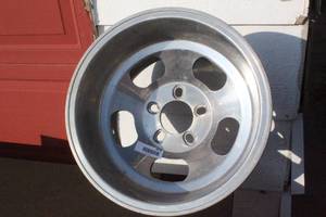 lot 2478 image: Vintage ET Aluminum Wheel