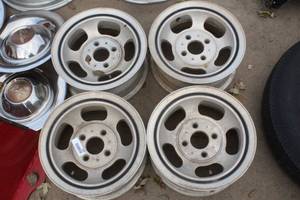 lot 2488 image: Factory 1970s Ford Mustang II Pinto Wheels