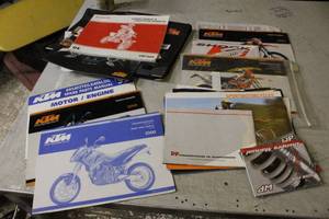 lot 2515 image: KTM Honda Owner and Parts Manual Lot