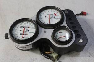 lot 2518 image: 2000 Triumph 955i Daytona Speedometer Cluster
