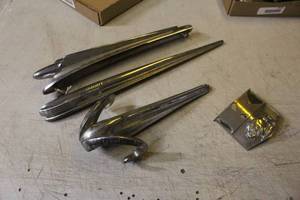 lot 2523 image: Vintage Hood Ornament Lot