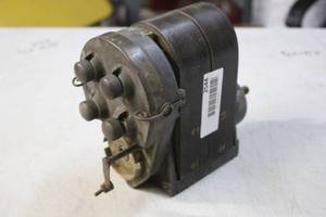 lot 2544 image: Antique Simms SU4D Magneto