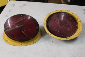 lot 2550 image: Vintage School Bus Red Lights