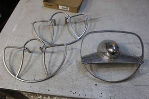 lot 2565 image: Antique Car Parts Horn Ring Lot