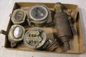 lot 2582 image: Antique Speedometer Gauge Lot