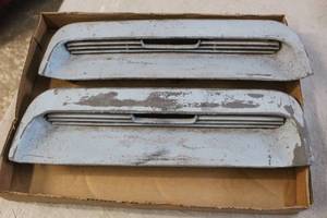 lot 2594 image: 1967 1968 Ford Mustang Hood Vent Inserts