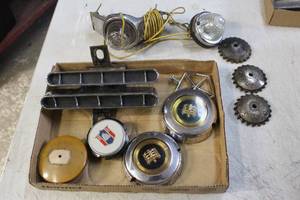 lot 2595 image: Vintage Car Parts Lot