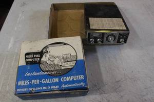 lot 2598 image: Vintage Car CB and Mileage Meter