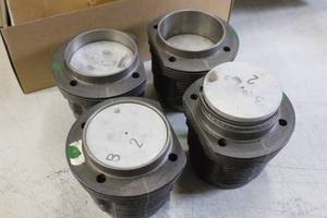 lot 2600 image: New 92mm VW Piston Kit