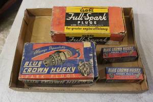 lot 2607 image: Antique Spark Plug Lot 1