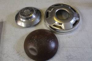 lot 2615 image: Vintage Hubcaps Lot