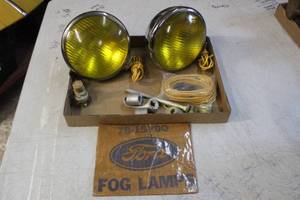 lot 2617 image: NOS Ford Fog Lamp Kit