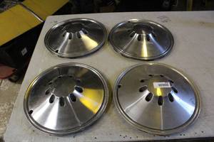 lot 2634 image: 1971 Plymouth Hubcaps