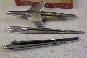 lot 2644 image: Vintage Hood Ornaments