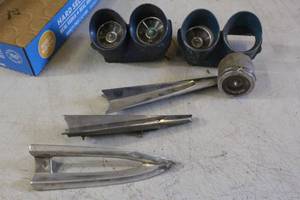 lot 2648 image: 1959 1960 Chevrolet Gauges, Fender Ornaments