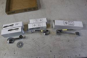 lot 2656 image: New Chevrolet Door Handle Lot