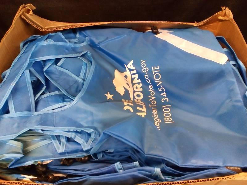 lot 9 image: Tote Bags with Cinch Corners