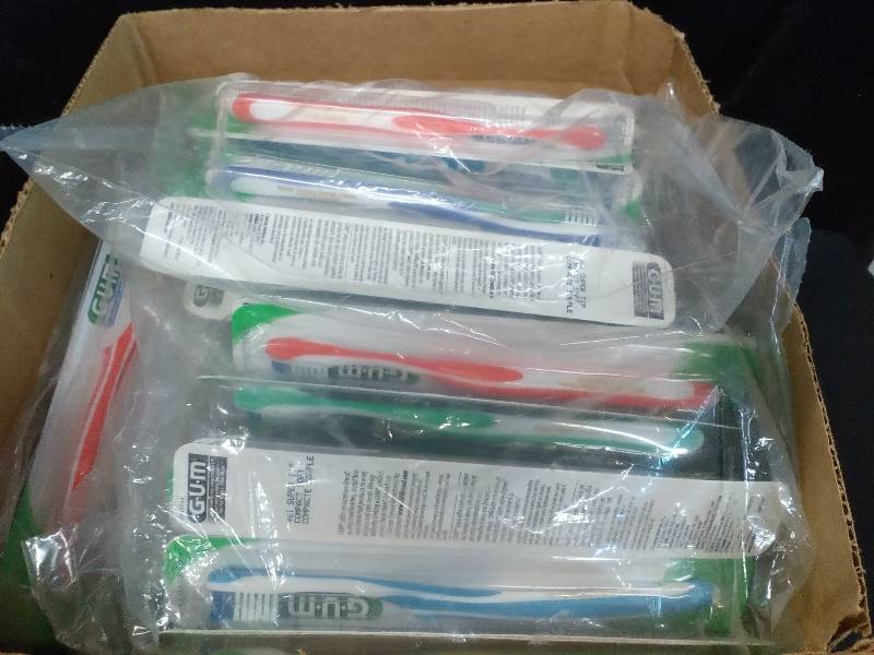 lot 18 image: G.U.M. 461 Super Tip Toothbrushes Compact