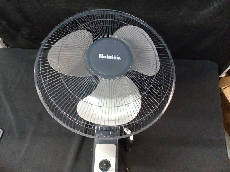 lot 21 image: Holmes 16 Wall Fan