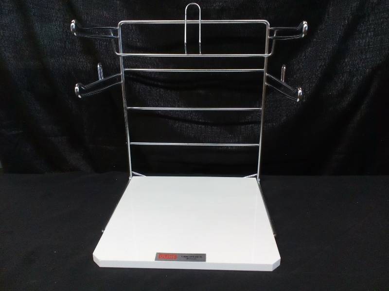 lot 23 image: T-Shirt Bag Stand