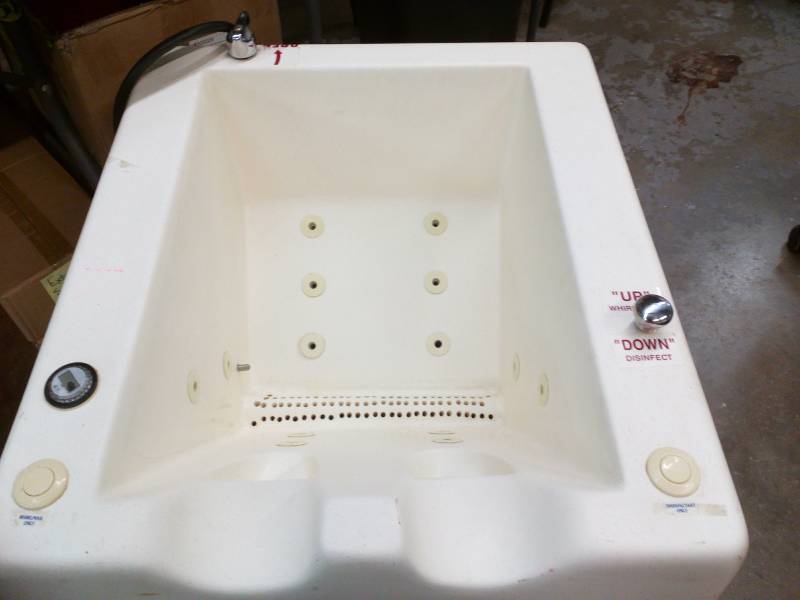 lot 30 image: Jetta Whirlpool Foot Bath
