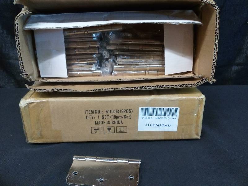 lot 42 image: Hinges