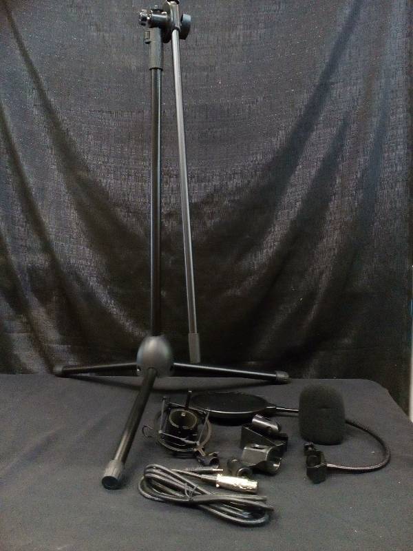lot 50 image: Neewer Professional Microphone Kit