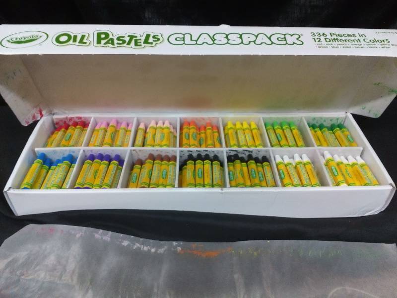lot 136 image: Crayola Oil Pastels Assorted Colors