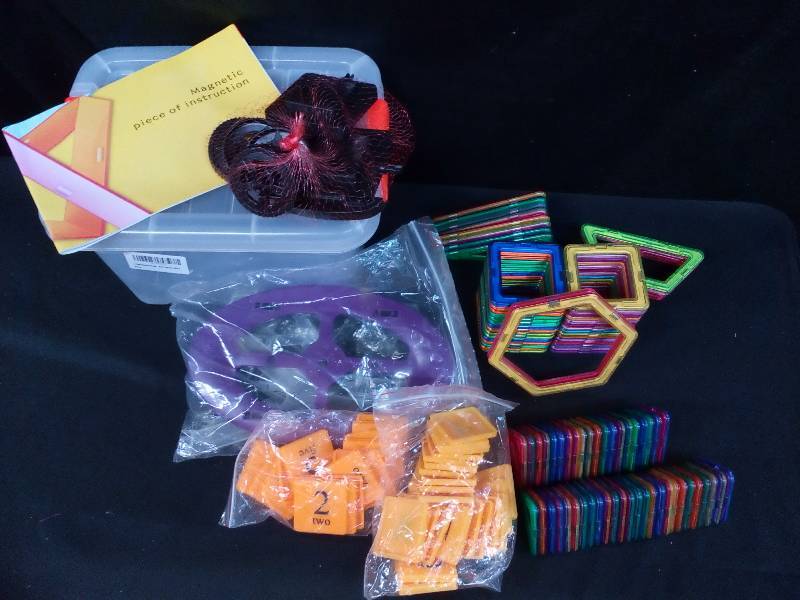 lot 190 image: Y-Zone Magnetic Blocks Stack Toys