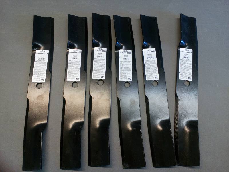 lot 191 image: Briggs & Straton Simplicity Snapper Lawn mower Blades