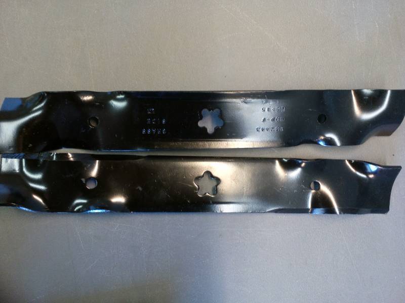 lot 196 image: Lawn Mower Blades