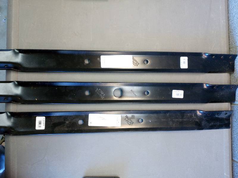 lot 197 image: Briggs & Stratton Lawn Mower Blades