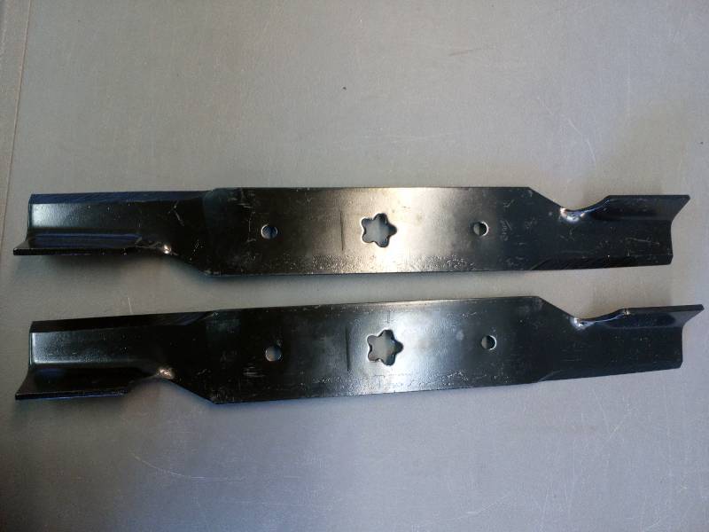 lot 198 image: Lawn Mower Blades