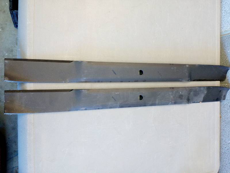 lot 199 image: Lawn Mower Blades