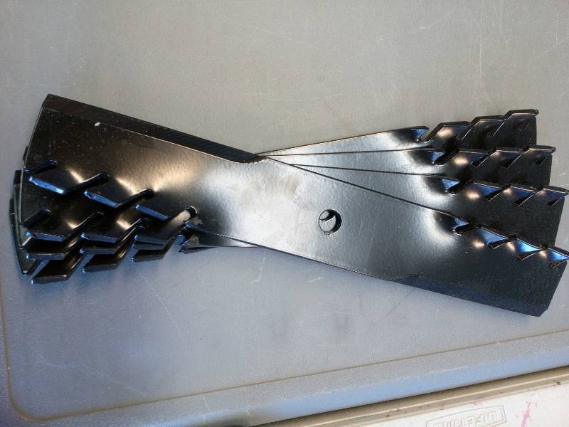 lot 200 image: XHT Lawn Mower Blades
