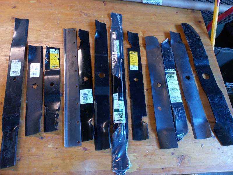 lot 202 image: Mix & Match Lawn Mower Blades